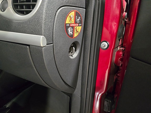 Renault Clio 14 of 15