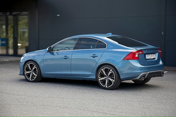 Volvo S60 2 of 7