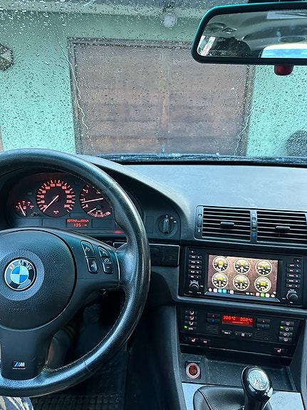 BMW 525i 6 of 8