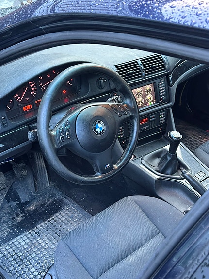 BMW 525i 4 of 8