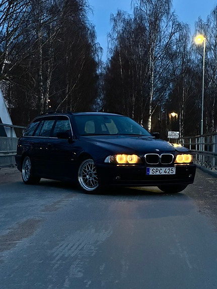 BMW 525i 3 of 8