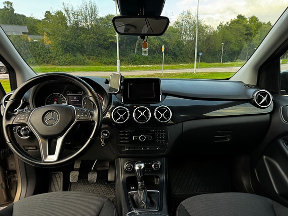 Mercedes-Benz B180 7 of 8