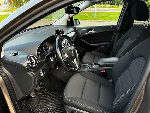 Mercedes-Benz B180 6 of 8