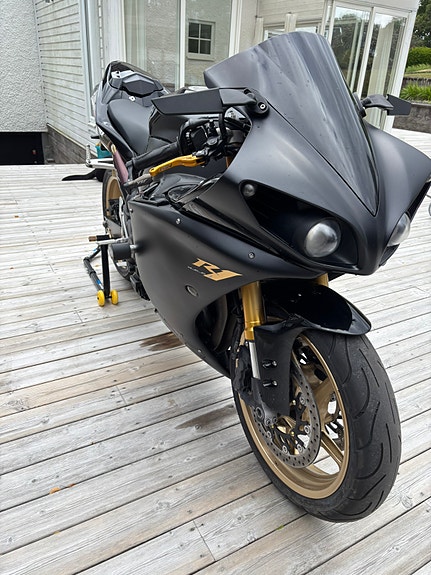 Yamaha YZF-R1 3 of 6