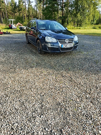 Volkswagen Golf V 2 of 6