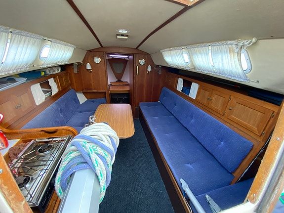 Aphrodite 25 –Rymlig och välutrustad med stora uppgraderingar, fint segelställ. 6 of 12