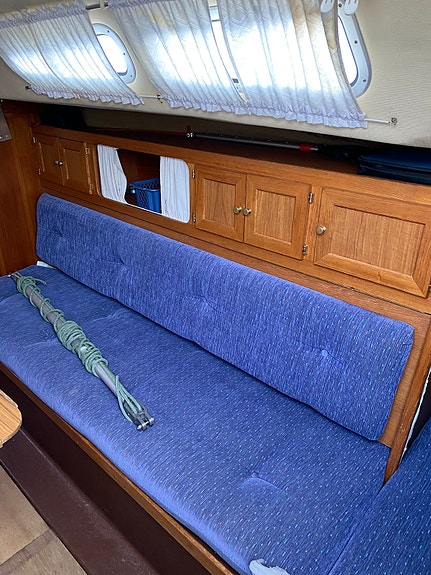 Aphrodite 25 –Rymlig och välutrustad med stora uppgraderingar, fint segelställ. 10 of 12