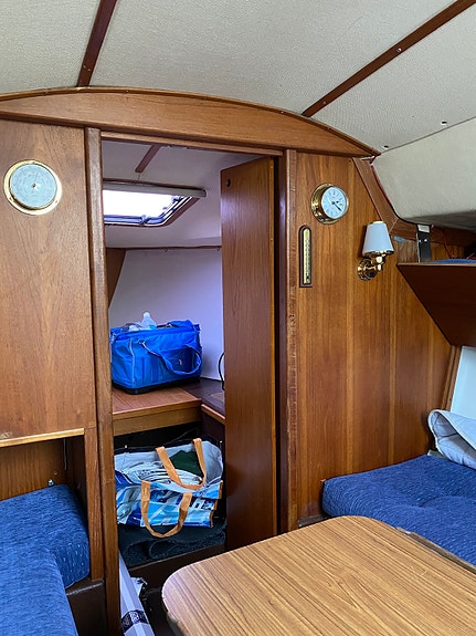 Aphrodite 25 –Rymlig och välutrustad med stora uppgraderingar, fint segelställ. 8 of 12