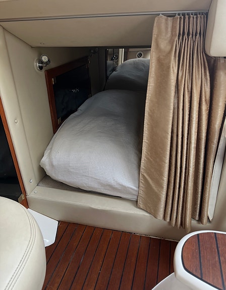Fountain 38 Express Cruiser – 2 × 496 HO MAG 5 of 9