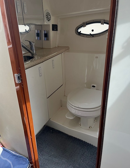 Fountain 38 Express Cruiser – 2 × 496 HO MAG 7 of 9