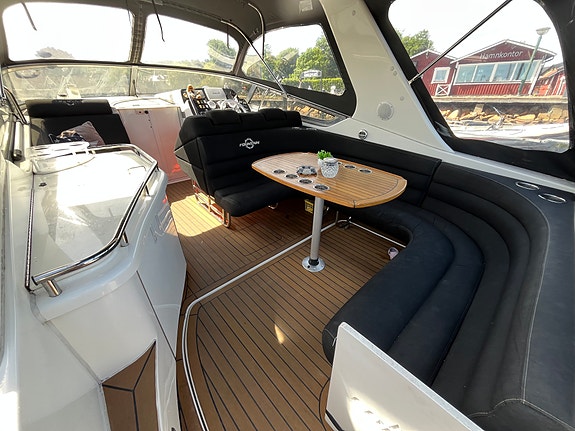 Fountain 38 Express Cruiser – 2 × 496 HO MAG 2 of 9