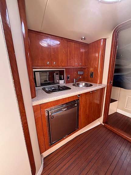 Fountain 38 Express Cruiser – 2 × 496 HO MAG 8 of 9