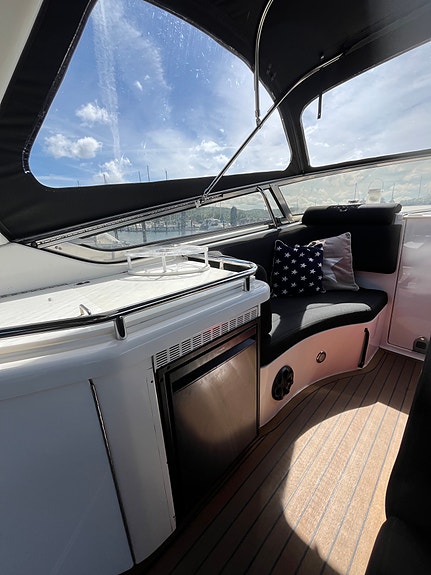 Fountain 38 Express Cruiser – 2 × 496 HO MAG 4 of 9