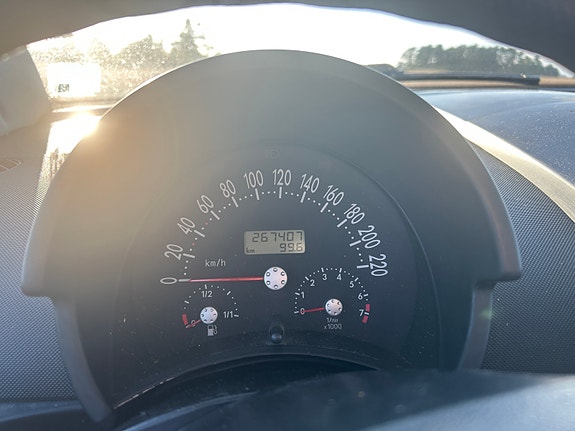 Volkswagen New Beetle 6 of 7