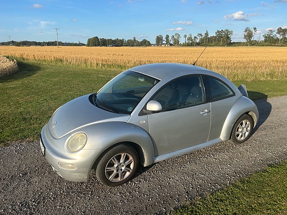 Volkswagen New Beetle 2 of 7