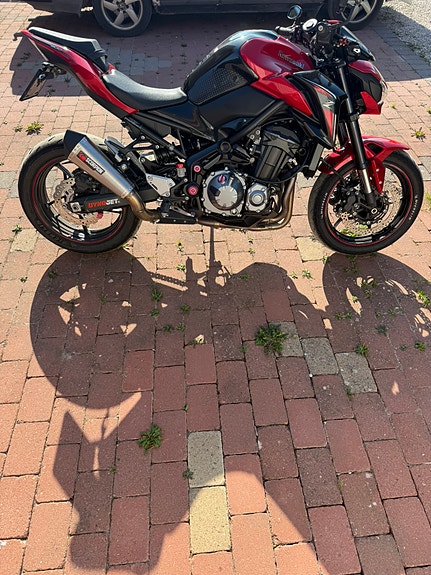 Kawasaki Z900 3 of 5