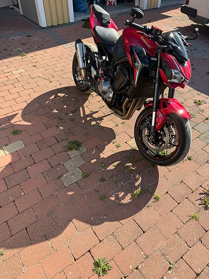 Kawasaki Z900 2 of 5