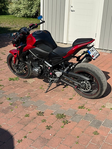 Kawasaki Z900 4 of 5