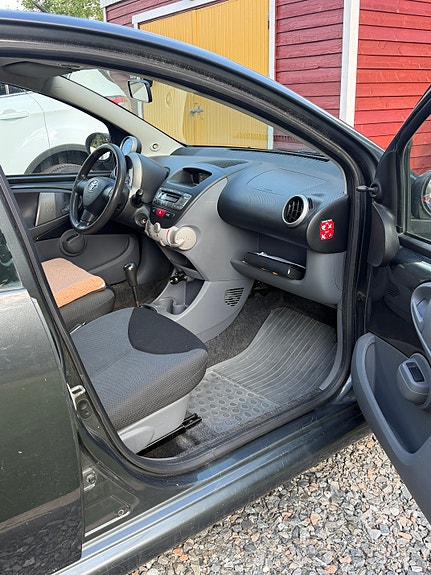 Toyota Aygo 5 of 8