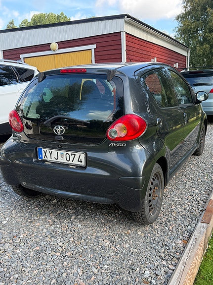 Toyota Aygo 3 of 8