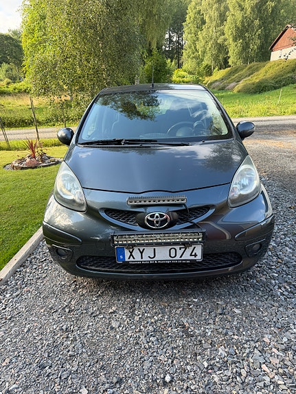 Toyota Aygo 2 of 8
