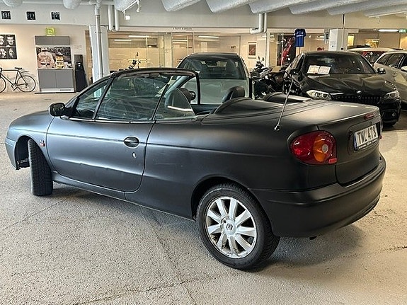 Renault Megane 2 of 7