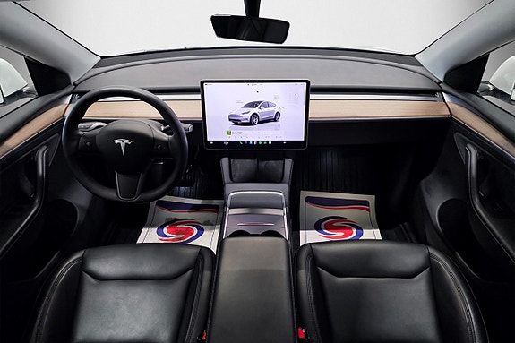 Tesla Model Y 7 of 15