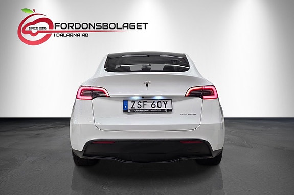 Tesla Model Y 5 of 15