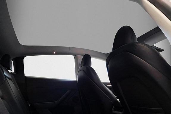 Tesla Model Y 13 of 15