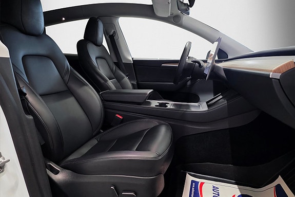 Tesla Model Y 10 of 15