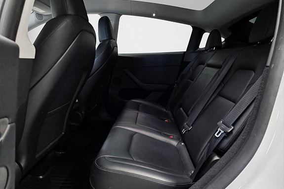 Tesla Model Y 12 of 15