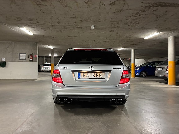 Mercedes-Benz C63 4 of 10