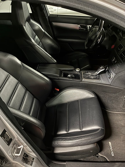 Mercedes-Benz C63 9 of 10