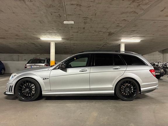 Mercedes-Benz C63 2 of 10