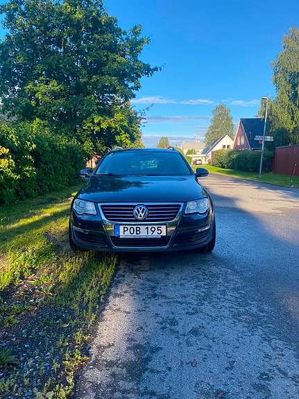 Volkswagen Passat 2 of 5