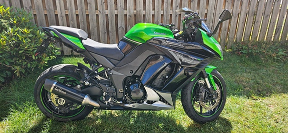 Kawasaki Ninja Z1000SX 2 of 7