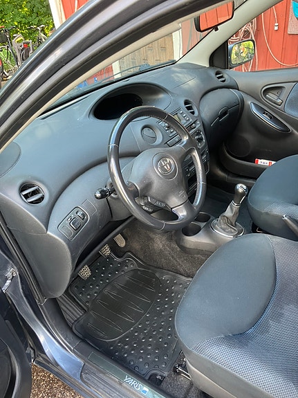 Toyota Yaris 6 of 7