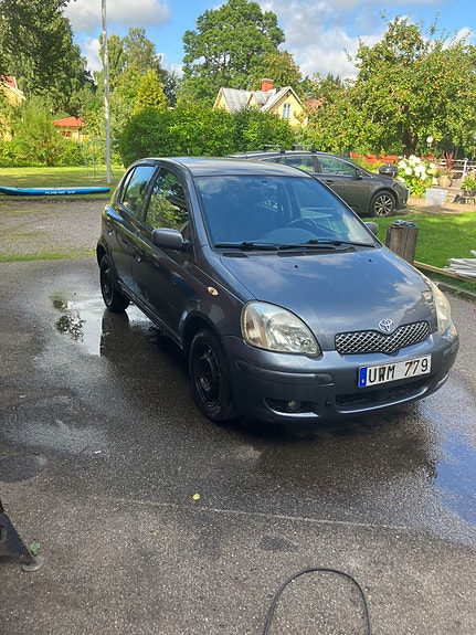 Toyota Yaris 4 of 7