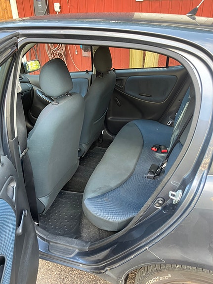 Toyota Yaris 7 of 7