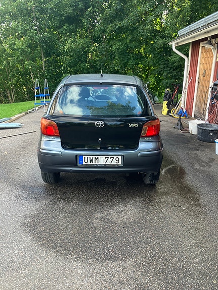 Toyota Yaris 3 of 7