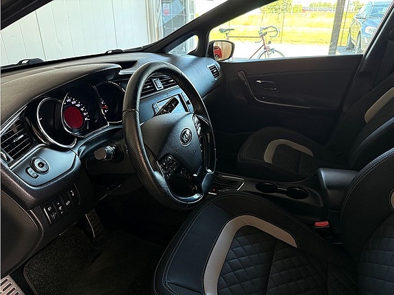 Kia Ceed 4 of 23