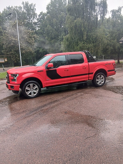 Ford F-150 2 of 4