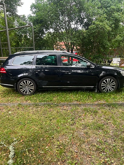Volkswagen Passat 2 of 5