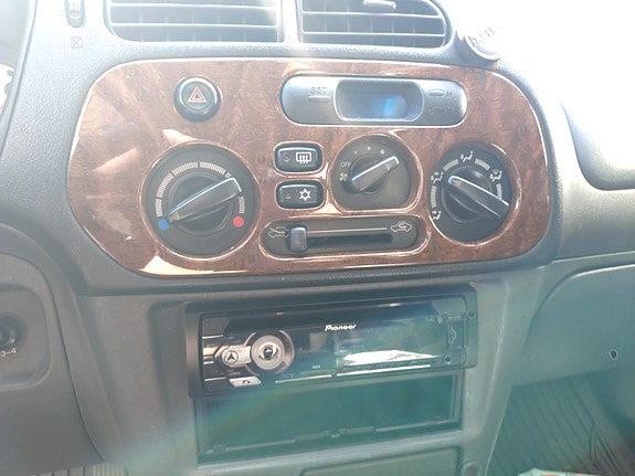 Mitsubishi Colt 14 of 16