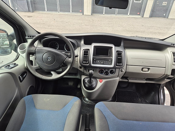 Renault Trafic 6 of 11