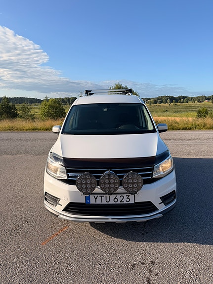 Volkswagen Caddy Alltrack 3 of 8