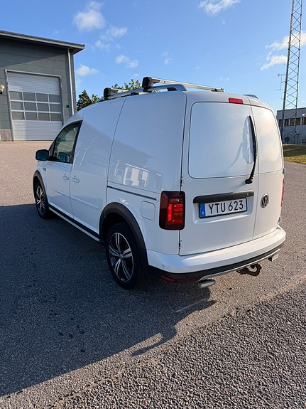 Volkswagen Caddy Alltrack 4 of 8