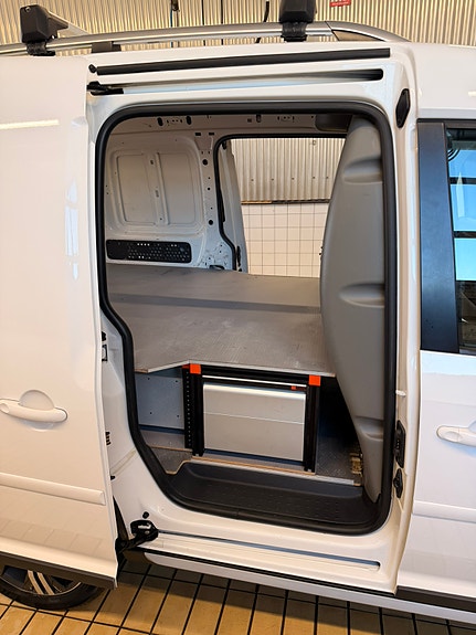 Volkswagen Caddy Alltrack 7 of 8