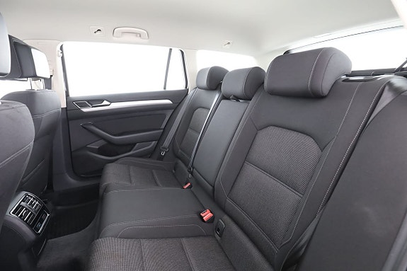 Volkswagen Passat 15 of 25