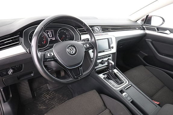 Volkswagen Passat 12 of 25
